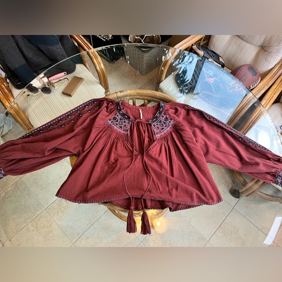 🍁FREE PEOPLE🍁 - Cropped Embroidered Peasant Top -Size S - Picture 1 of 7